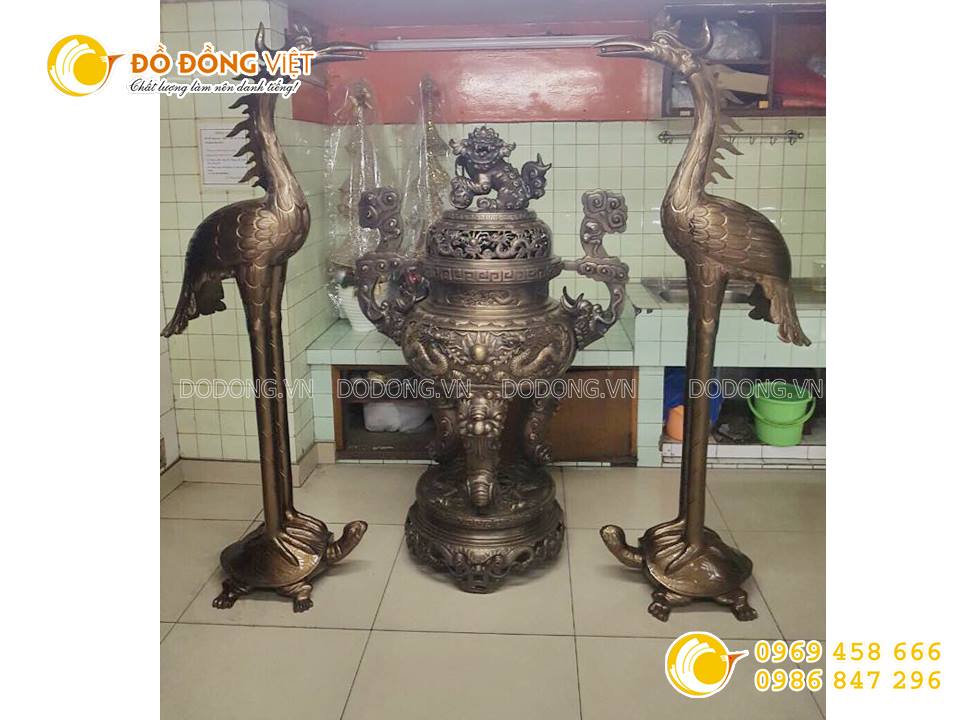 Lư hương song long trầu nguyệt hun giả cổ