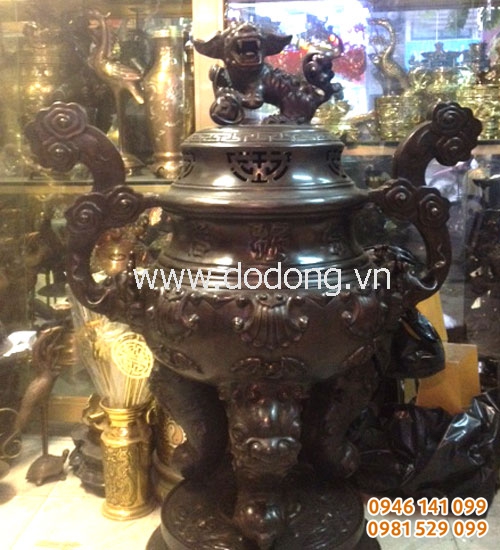 Lư bày từ đường, nhà thờ, đình chùa cổ kính và ấm cúng
