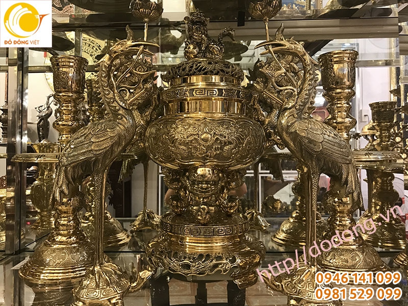 Bộ lư đồng vĩnh tiến số 2 cao 42cm đồng vàng sáng bóng, họa tiết đúc đẹp, hoa văn sắc nét dùng trang trí bàn thờ