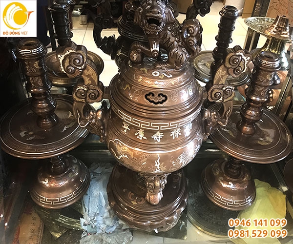 Bộ đỉnh đồng tam khí 60cm + đôi chân nến dùng cho bàn thờ 1,7 đến 1,97m