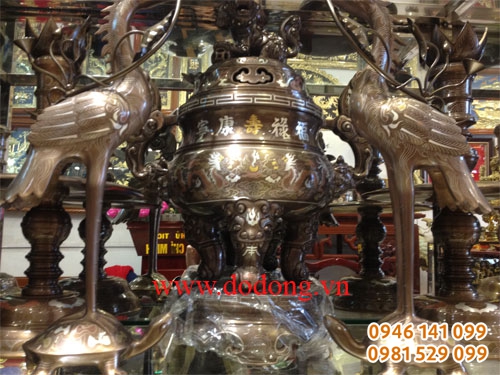 Đỉnh thờ gia tiên hàng chất lượng tốt nhất ngũ sự cao 50cm, chân nến 48cm, đôi hạc 53cm 