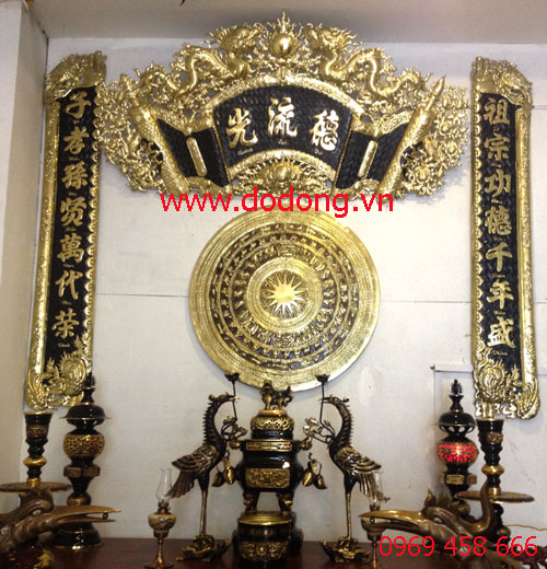Bộ cuốn thư câu đối đồng lá lật đức lưu quang, đồng vàng sơn đen chạm tinh xảo treo bàn thờ gia tiên