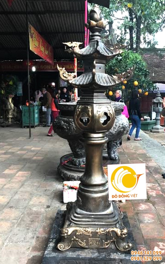 Bộ lư và đôi đèn điện bày đền Bảo hà, ông hoàng bảy tại lào cai