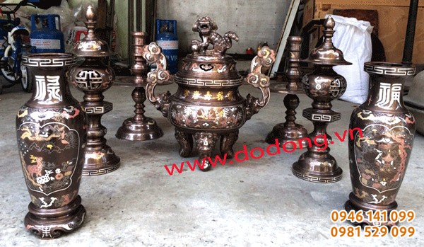 khảm đỉnh đồng ngũ sắc cho bàn thờ gia tiên