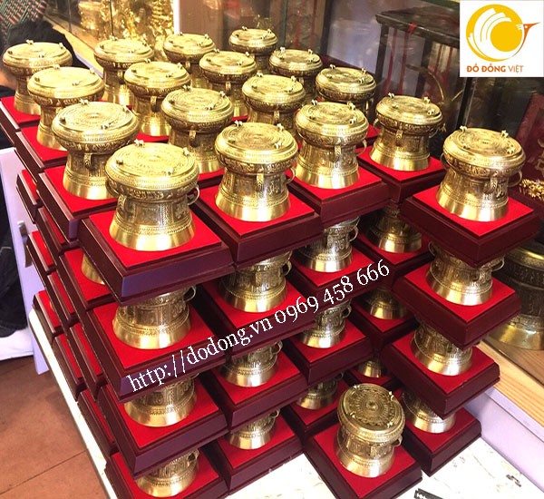 sản xuất trống đồng quà tặng số lượng lớn cho doanh nghiệp, cơ quan, công ty quà tặng