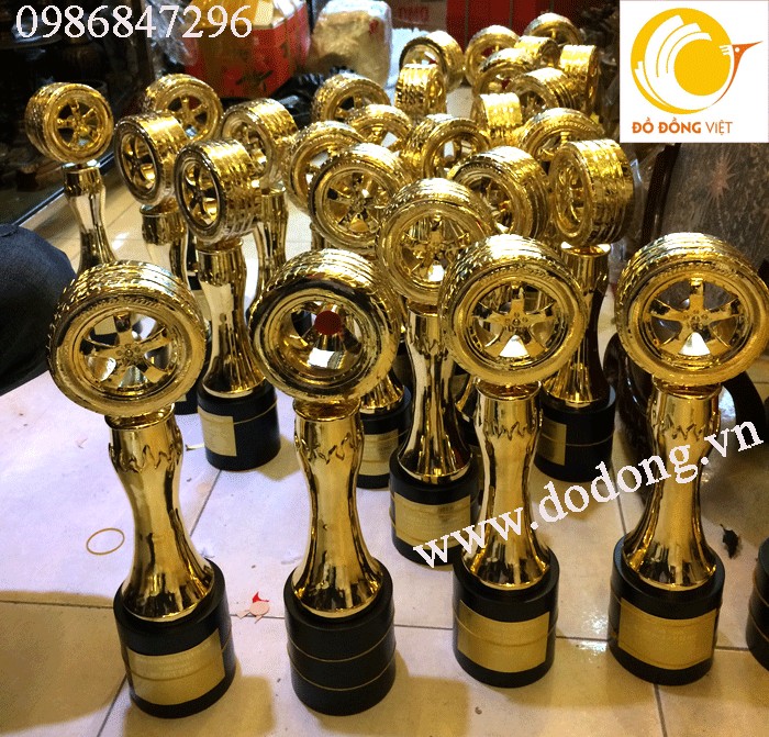 Sản xuất cúp đồng bánh xe, cúp mạ vàng cao cấp