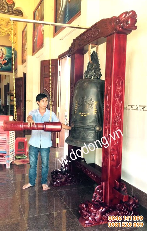 chuông đồng cúng tiến