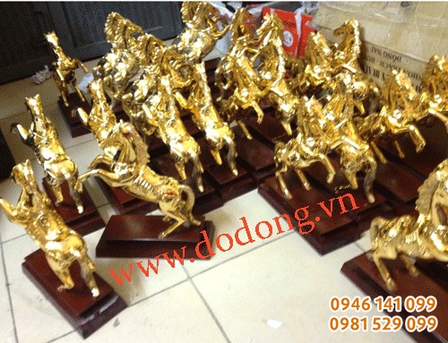 sản xuất ngựa mạ vàng