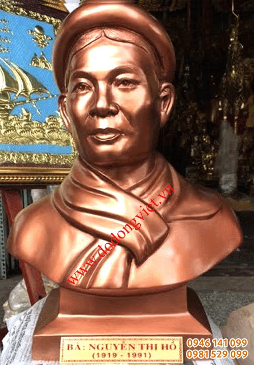 tượng chân dung cụ bà