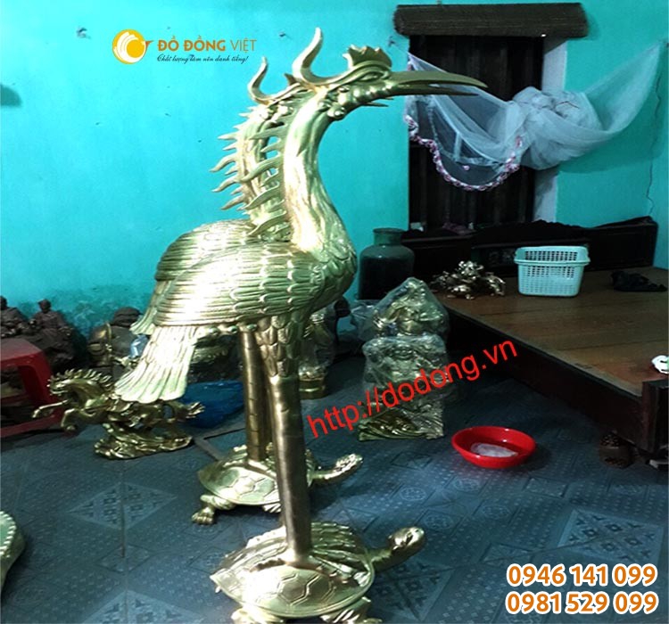 Đôi hacjd đồng vàng đúc nguyên khối 1,8m đứng trên lưng rùa