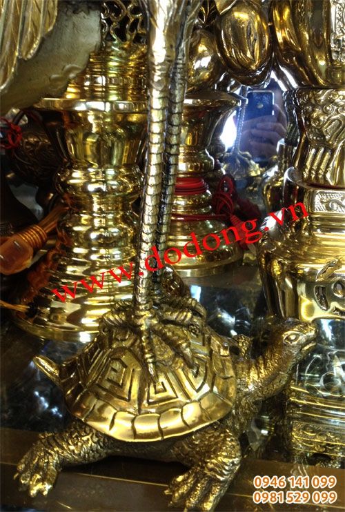 Hạc đồng đứng lưng rùa đúc nổi sắc nét