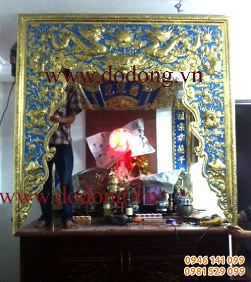 Bàn thờ án gian, cửa võng câu đối đồng vàng chạm tinh xảo