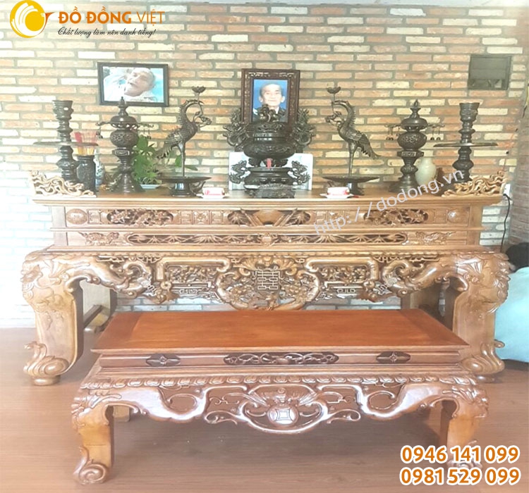 Bày trí bàn thờ cúng tổ tiên bộ lư hun màu trầm tạo không gian phòng thờ ấm cúng