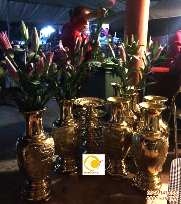 đồ bày lễ trong đền thờ bà chúa khóa