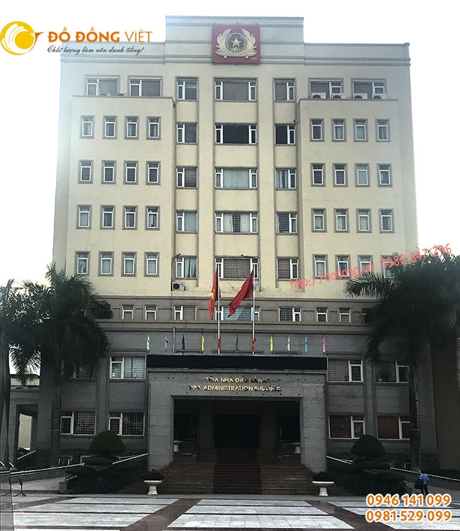 Huy hiệu lắp đặt tòa nhà điều hành Học viện, logo dk 3m bằng đồng