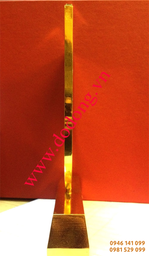 Đúc logo đồng 1cm mạ vàng 24k làm quà tặng vip