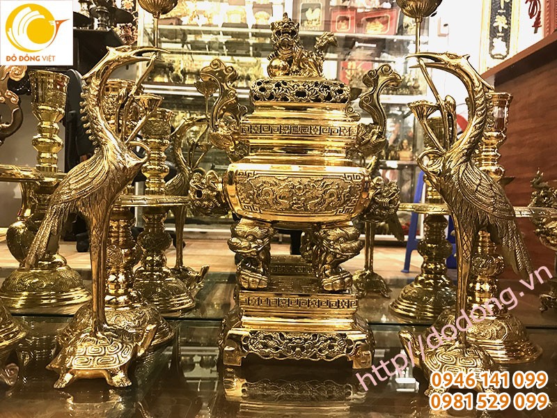 Bộ lư đồng vuông vĩnh tiến số 2 cao 42cm dùng cho bàn thờ gia đình cỡ trung 1,27m đến 1,5m