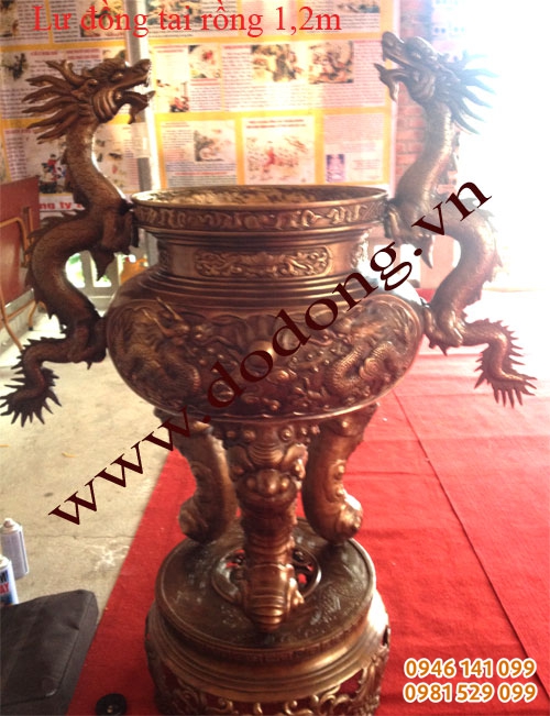 Lư đồng tai rồng trầu cao 1,2m bày trước cửa tam bảo, đình chùa, nhà thờ