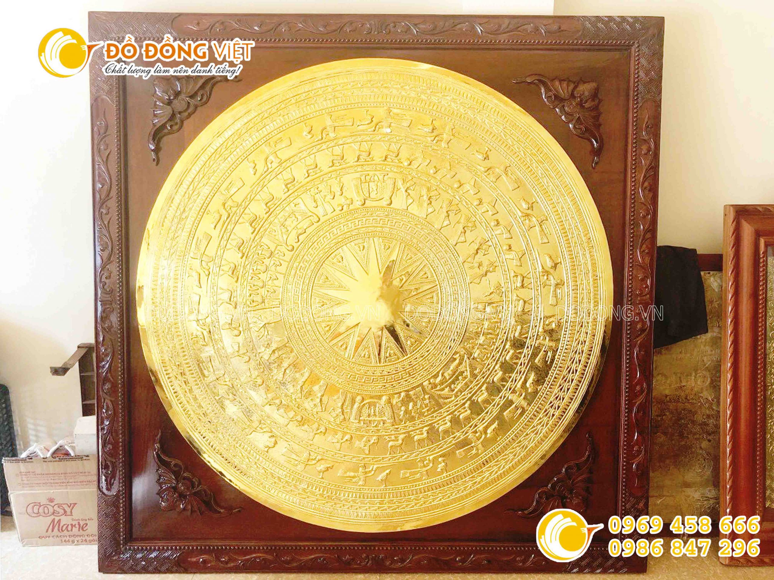 Mặt trống đồng Đông Sơn trang trí phòng khách