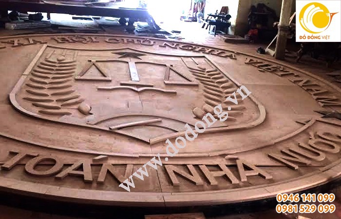 Mẫu đú được cắt cnc bằng gỗ theo đúng kích thước, tỷ lệ của logo kiểm toán Nhà nước