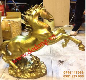Ngựa đồng đứng dơ chân cao 40cm