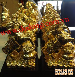 Ngựa đứng tiền vàng gắn logo, lời tặng mạ vàng