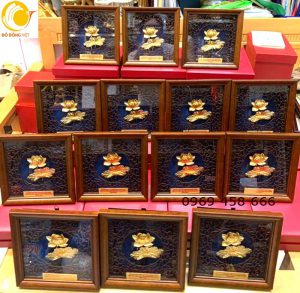 Tại sao tranh hoa sen vàng được ưa thích đến vậy