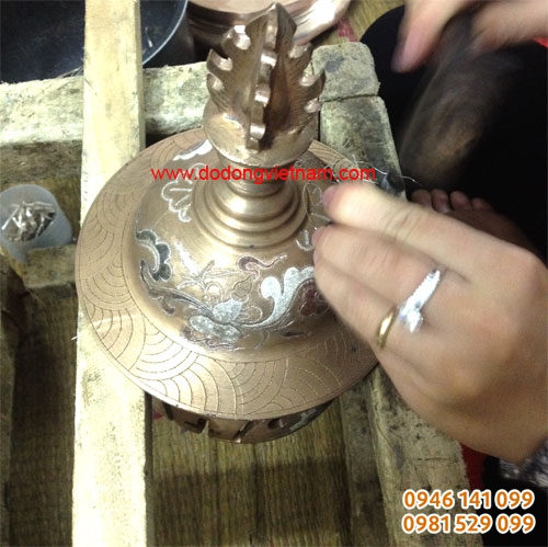 Khảm đèn thờ ngũ sắc - quá trình khảm bạc