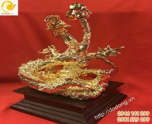Tượng rồng dâng ngọc mạ vàng, rồng phong thủy để bàn làm việc