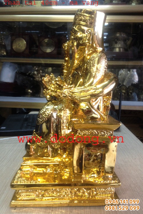 Tượng đồng ông địa dâng thỏi vàng