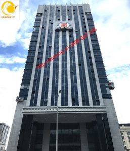 Thi công đúc đồng logo kiểm toán dk 6m, lắp đặt hoàn thiện trên tòa nhà
