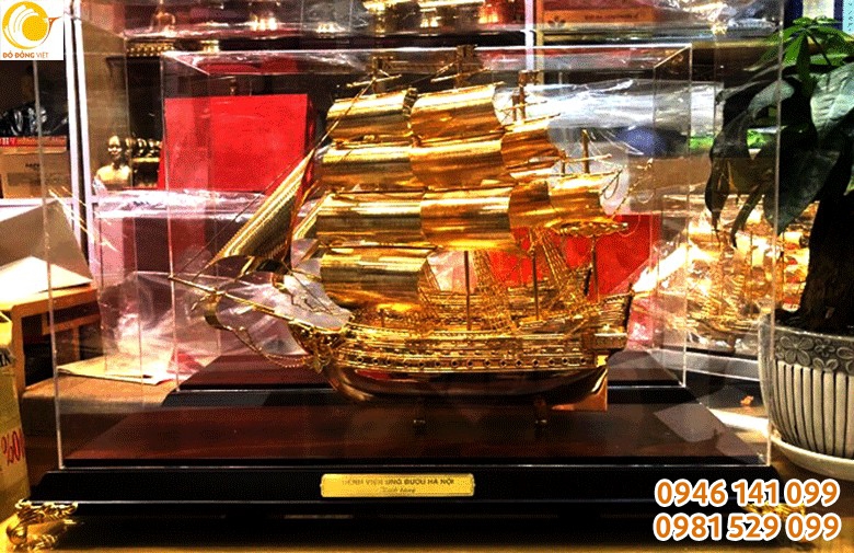 quà tặng mô hình thuyền buồm mạ vàng