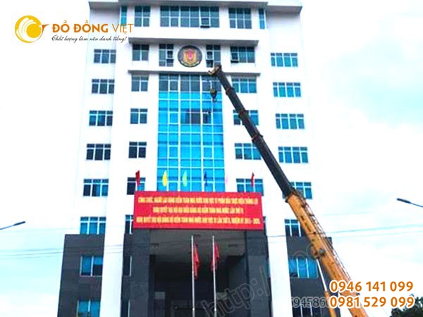 logo kiểm toán bằng đồng sơn màu dk 255cm