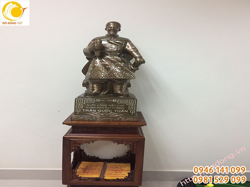 tượng tràn quốc tuấn đồng, trang trí tượng phòng làm việc