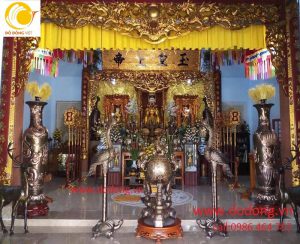 Lắp đặt đồ đồng trang trí đền thờ tại TP Đà Lạt