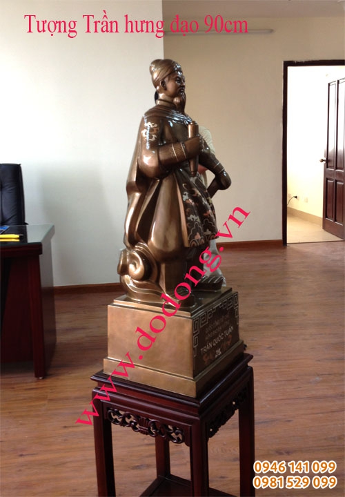 Tượng đồng Đức Trần hưng đạo đứng phong thủy