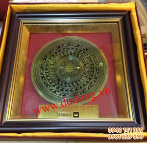 Tranh mặt trống đồng lưu niệm