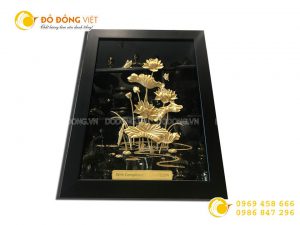 Quà tặng sếp nữ -Tranh hồ sen vàng 27 x 34 cm đẹp tinh xảo