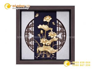 Tranh hoa sen dát vàng khung 30x30cm tinh xảo
