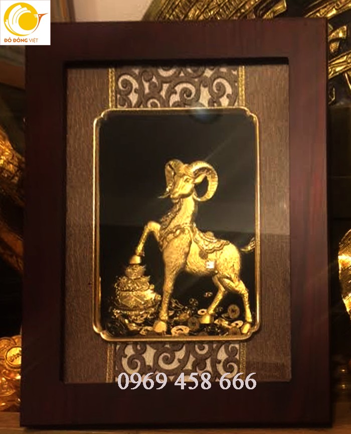 Tranh linh vật: gà, ngựa, dê, trâu, phượng hoàng, bò tót vàng lá Tranh linh vật: gà, ngựa, dê, trâu, phượng hoàng, bò tót vàng lá