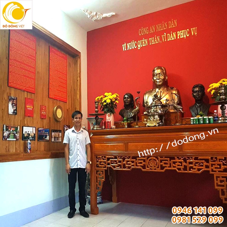Tượng đồng cao 81cm của Đồng chí Bùi tiện ngộ được thờ cúng trong phòng thờ tại TP Vũng tàu
