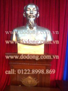 Tượng đồng chân dung Chủ tịch Hồ chí minh