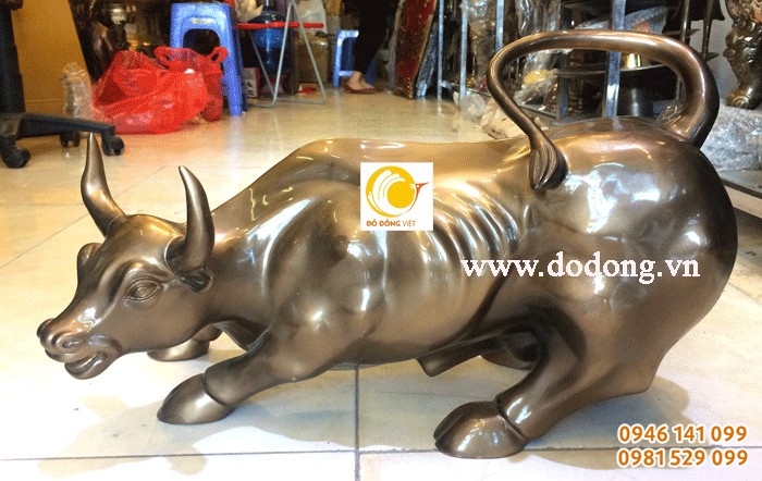 biểu tượng bò đồng phố wall mang lại may mắn, tiền tệ trong kinh doanh tài chính, chứng khoán