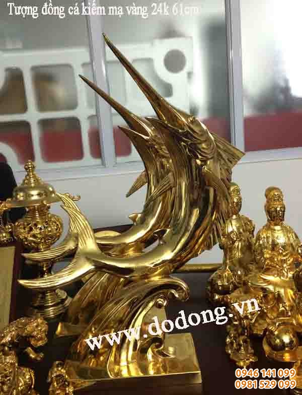 tượng đồng cá kiếm dát vàng