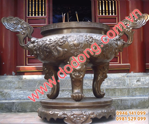 Lư hương đồng bày nghia trang liệt sỹ, tượng đài