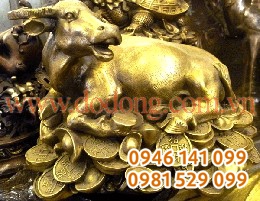 Trâu đồng năm núi tiến vàng - biểu tượng an nhàn, tài lộc dư dả